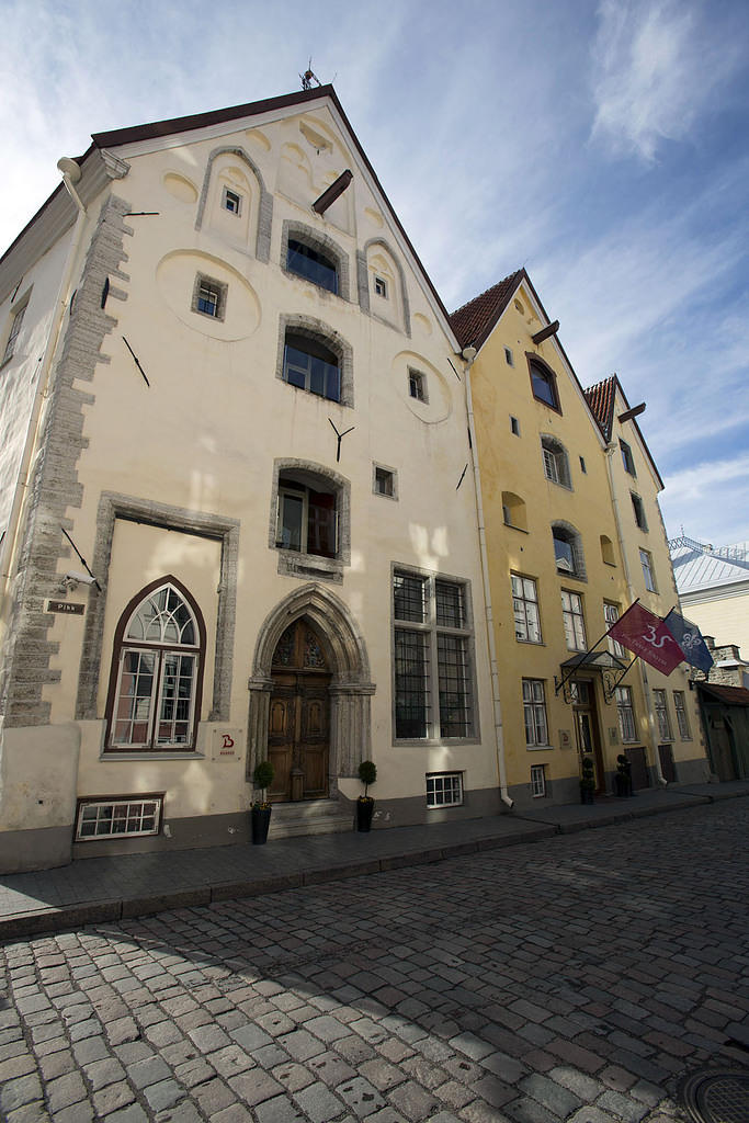 Three Sisters, Tallinn