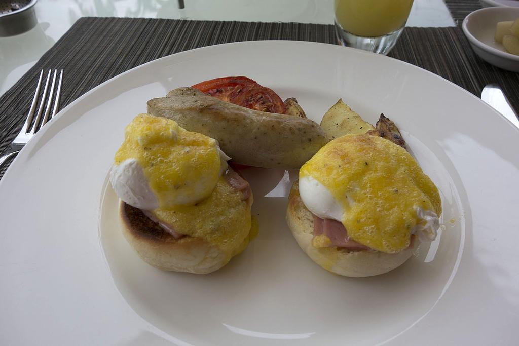 Eggs benedict