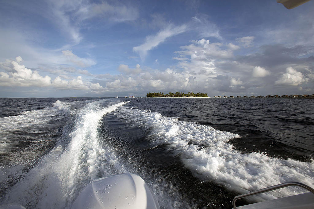 Leaving by speedboat