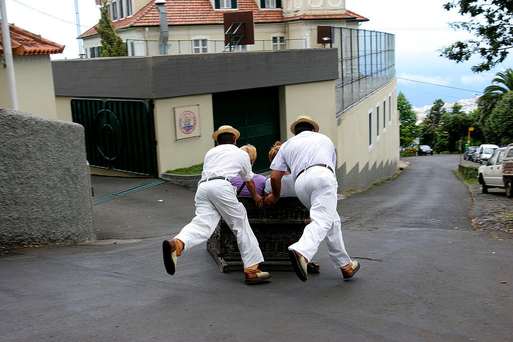 Toboggan rides to Funchal from Monte