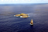 Motu Nui (big one in the back), Motu Iti and Motu Kao Kao (sea stack)