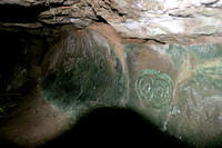 Ana Nga Heu, a small cave on the north coast, with Make Make (God) carving.